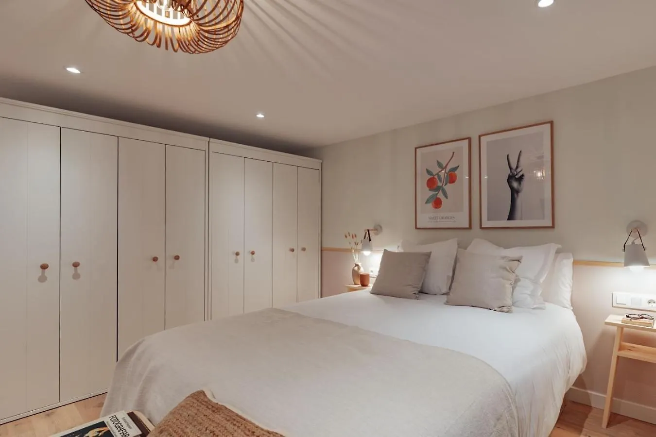 Casa Lennon Apartment Barcelona